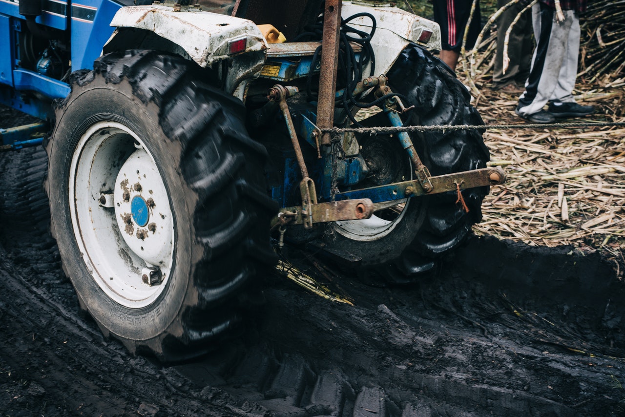 blue-and-black-tractor-2254093